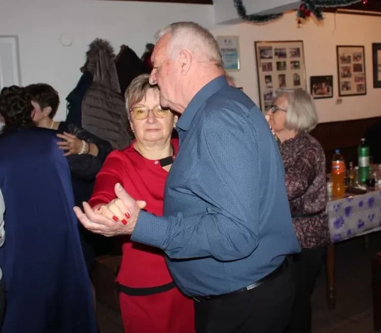 PLETERNIČKI UMIROVLJENICI: Uz glazbu, pjesmu i ples proslavili Novu godinu