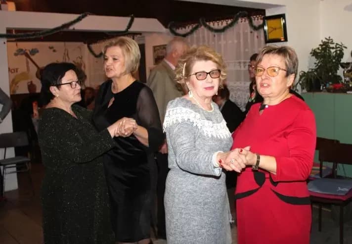 PLETERNIČKI UMIROVLJENICI: Uz glazbu, pjesmu i ples proslavili Novu godinu