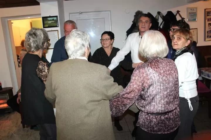 PLETERNIČKI UMIROVLJENICI: Uz glazbu, pjesmu i ples proslavili Novu godinu