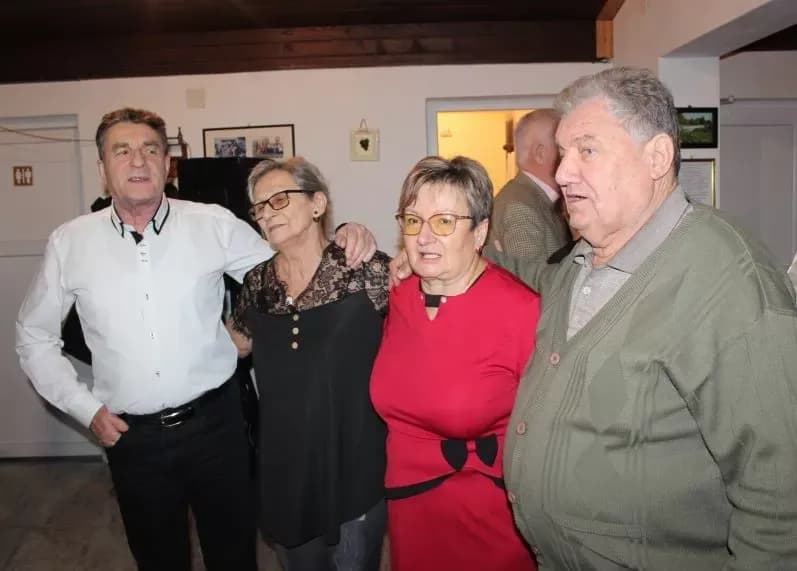 PLETERNIČKI UMIROVLJENICI: Uz glazbu, pjesmu i ples proslavili Novu godinu