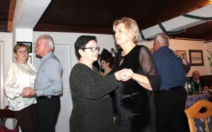 PLETERNIČKI UMIROVLJENICI: Uz glazbu, pjesmu i ples proslavili Novu godinu