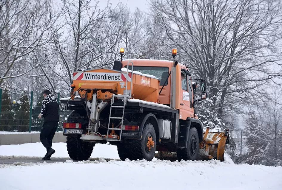 Požeština osvanula pod snijegom: Radost najmlađima i pune ruke posla komunalcima