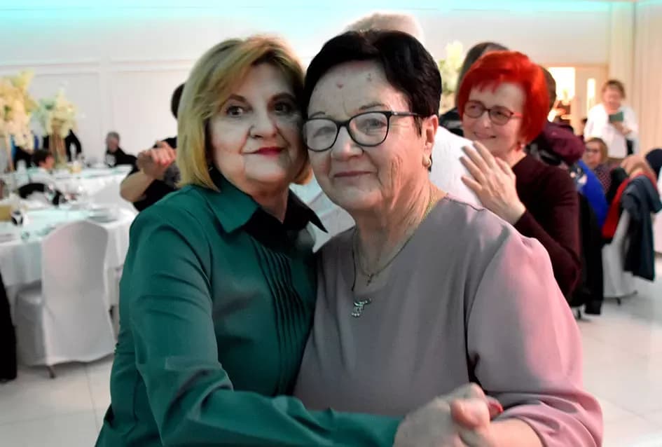 Snijeg pao, plesni podij pun: Maca nadigrala snijeg i zimu u Požegi