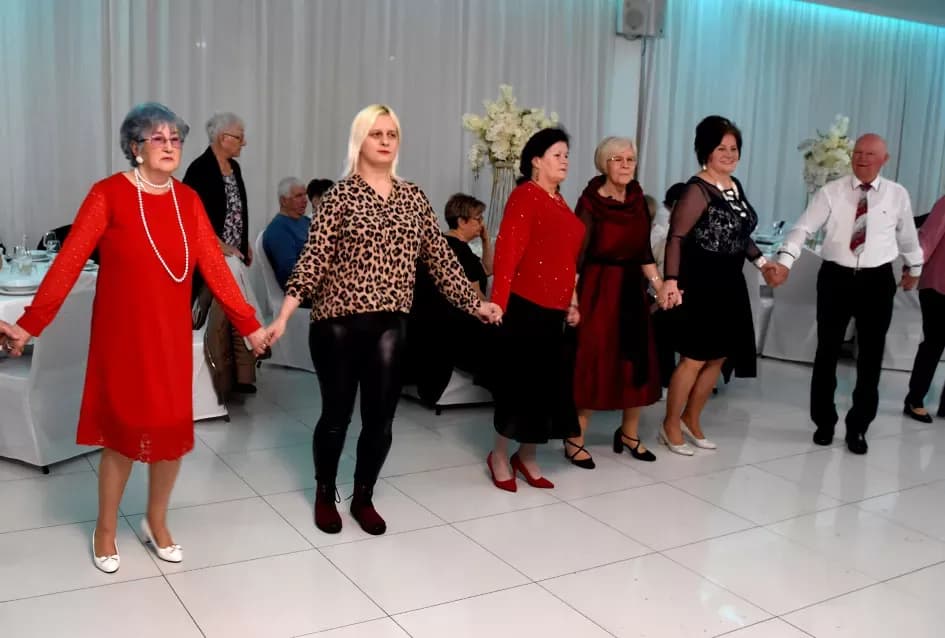Snijeg pao, plesni podij pun: Maca nadigrala snijeg i zimu u Požegi