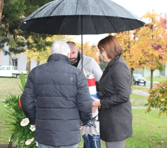 U Pleternici polaganjem vijenaca odana počast poginulim braniteljima