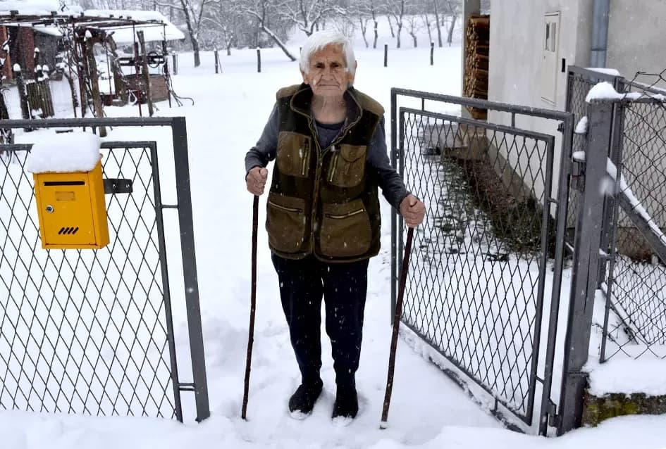 Zima u Vučjaku Čečavačkom: Iako okovana snijegom, baka Marija (91) nije zaboravljena