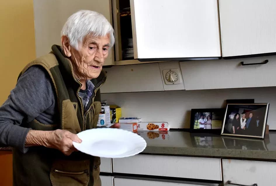 Zima u Vučjaku Čečavačkom: Iako okovana snijegom, baka Marija (91) nije zaboravljena