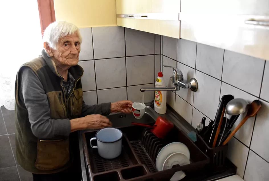 Zima u Vučjaku Čečavačkom: Iako okovana snijegom, baka Marija (91) nije zaboravljena