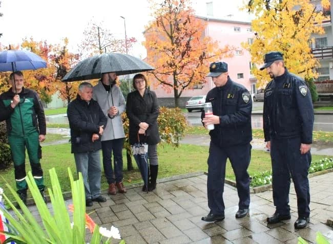 U Pleternici polaganjem vijenaca odana počast poginulim braniteljima