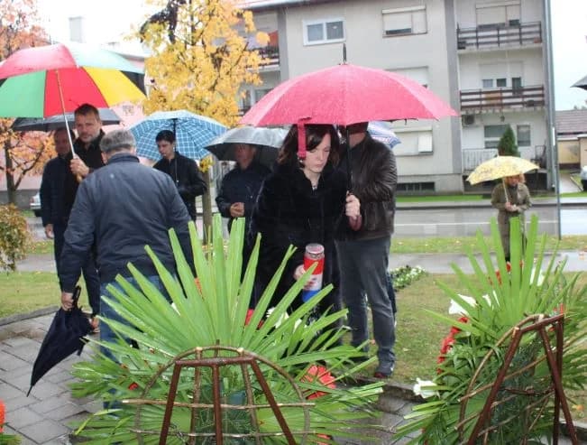 U Pleternici polaganjem vijenaca odana počast poginulim braniteljima