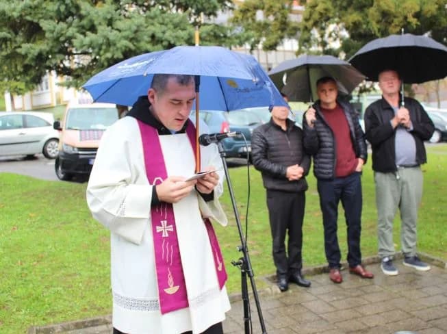 U Pleternici polaganjem vijenaca odana počast poginulim braniteljima