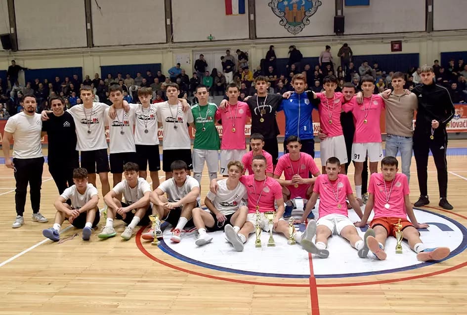 VELIČANSTVENA ZAVRŠNICA U GRABRIKU: Ekipa ʼSamsoneʼ osvojila Požegu i pokazala ogromno srce