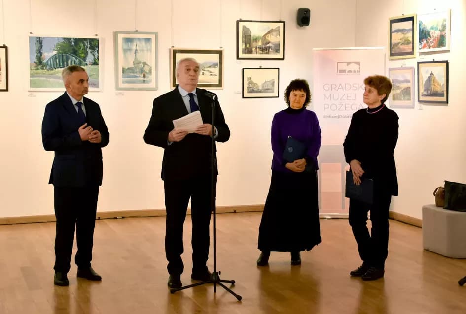Desetljeće ljepote na platnu: Otvorena izložba „Požega u oku slikara“  Izložbena dvorana Julija Kempfa u Gradskom muzeju Požega dom je jedinstvenom likovnom putovanju kroz motive zlatne doline. Svečan