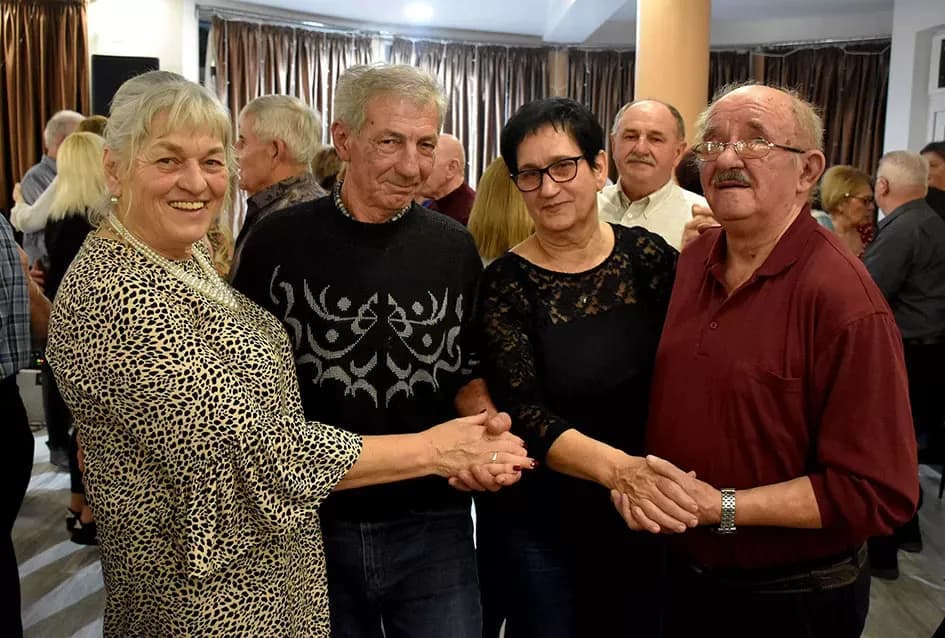 Tražila se ulaznica više: Plesna večer uz sastav Gold oduševila Požežane u dvorani Luki