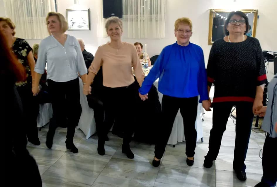 Tražila se ulaznica više: Plesna večer uz sastav Gold oduševila Požežane u dvorani Luki