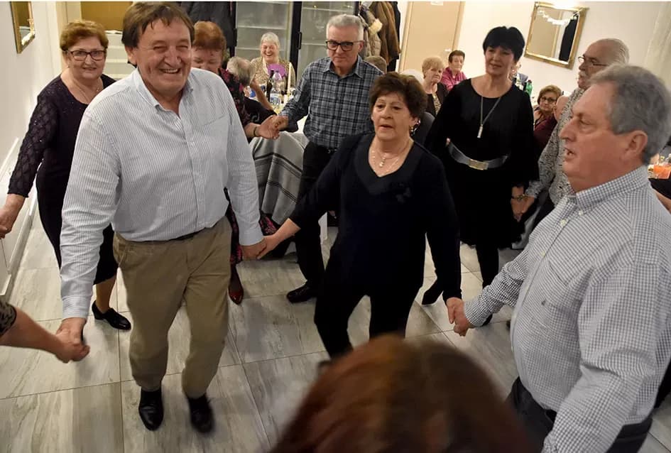 Tražila se ulaznica više: Plesna večer uz sastav Gold oduševila Požežane u dvorani Luki