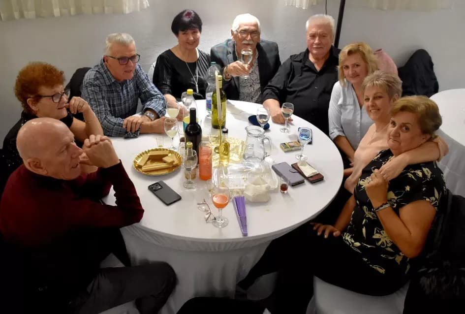 Tražila se ulaznica više: Plesna večer uz sastav Gold oduševila Požežane u dvorani Luki