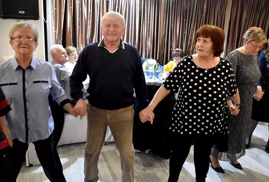 Tražila se ulaznica više: Plesna večer uz sastav Gold oduševila Požežane u dvorani Luki