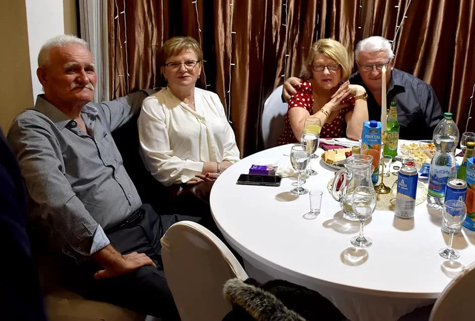 Tražila se ulaznica više: Plesna večer uz sastav Gold oduševila Požežane u dvorani Luki