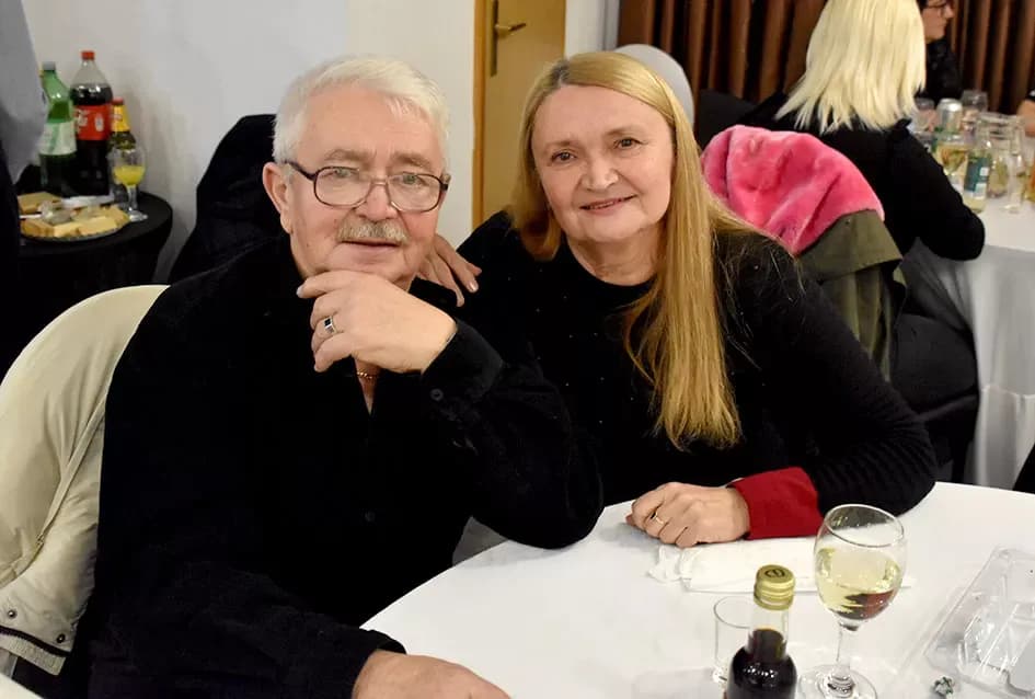 Tražila se ulaznica više: Plesna večer uz sastav Gold oduševila Požežane u dvorani Luki
