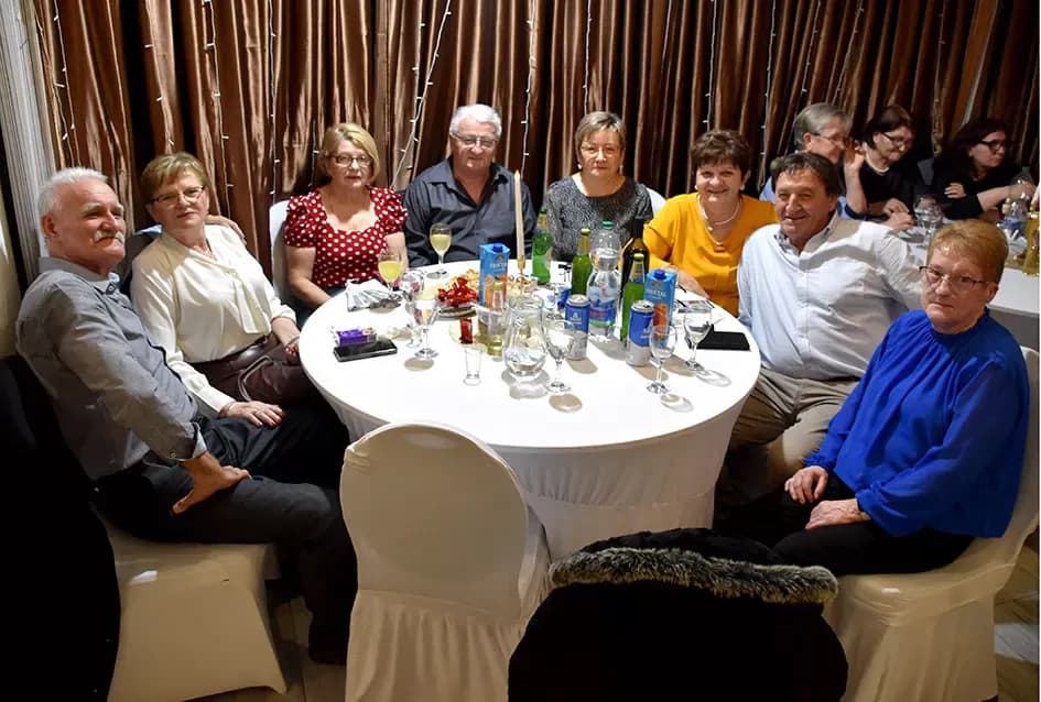 Tražila se ulaznica više: Plesna večer uz sastav Gold oduševila Požežane u dvorani Luki