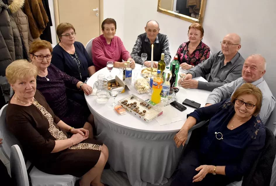 Tražila se ulaznica više: Plesna večer uz sastav Gold oduševila Požežane u dvorani Luki