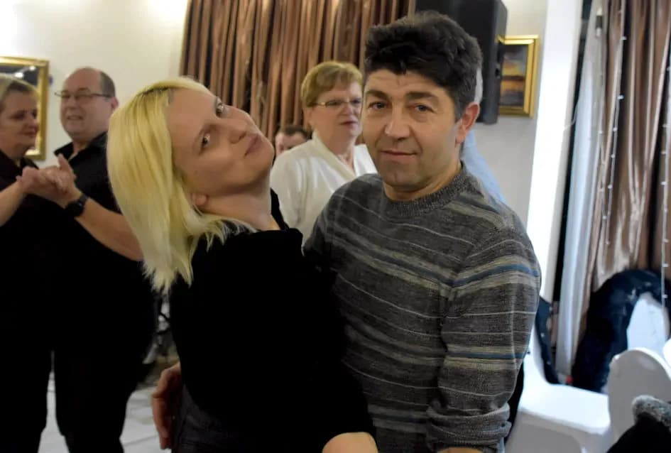 Tražila se ulaznica više: Plesna večer uz sastav Gold oduševila Požežane u dvorani Luki