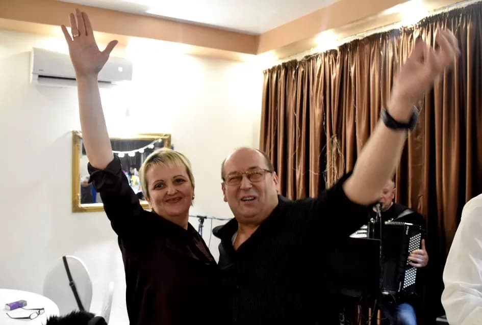 Tražila se ulaznica više: Plesna večer uz sastav Gold oduševila Požežane u dvorani Luki