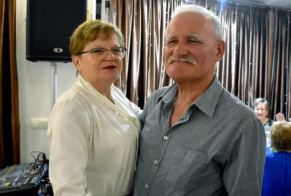 Tražila se ulaznica više: Plesna večer uz sastav Gold oduševila Požežane u dvorani Luki
