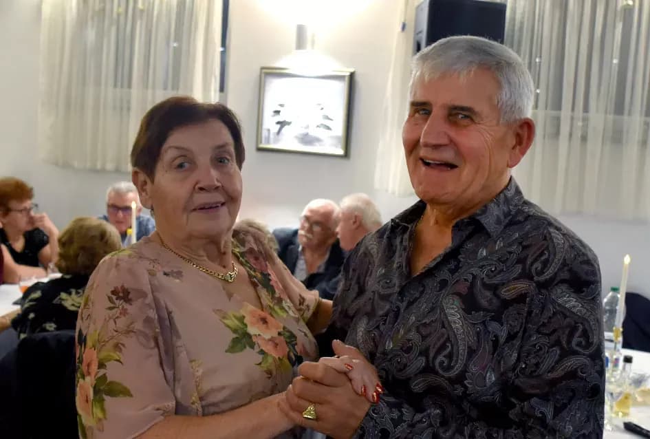 Tražila se ulaznica više: Plesna večer uz sastav Gold oduševila Požežane u dvorani Luki