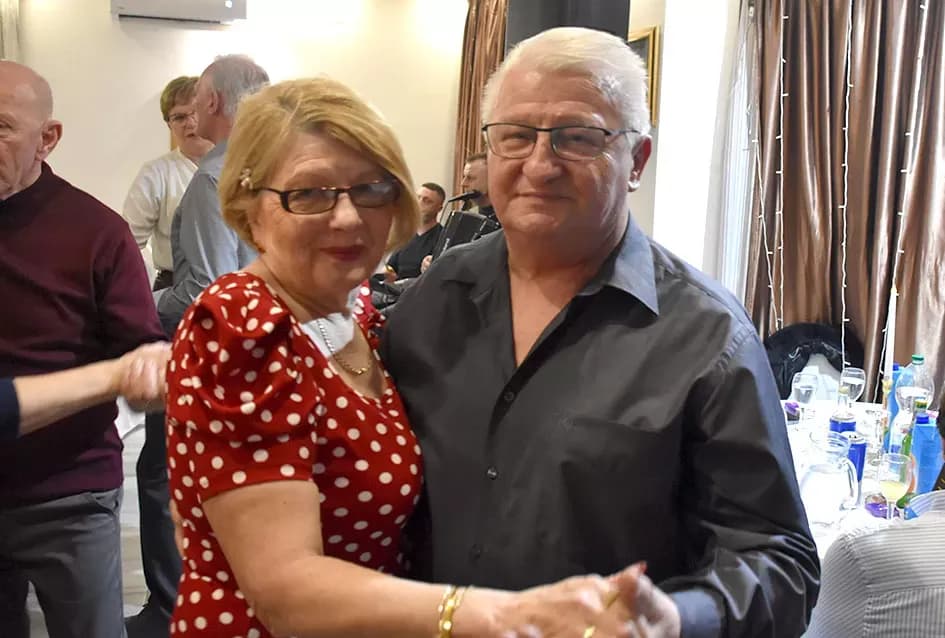 Tražila se ulaznica više: Plesna večer uz sastav Gold oduševila Požežane u dvorani Luki