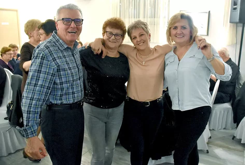 Tražila se ulaznica više: Plesna večer uz sastav Gold oduševila Požežane u dvorani Luki