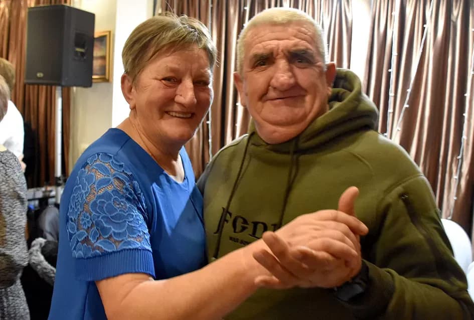 Tražila se ulaznica više: Plesna večer uz sastav Gold oduševila Požežane u dvorani Luki