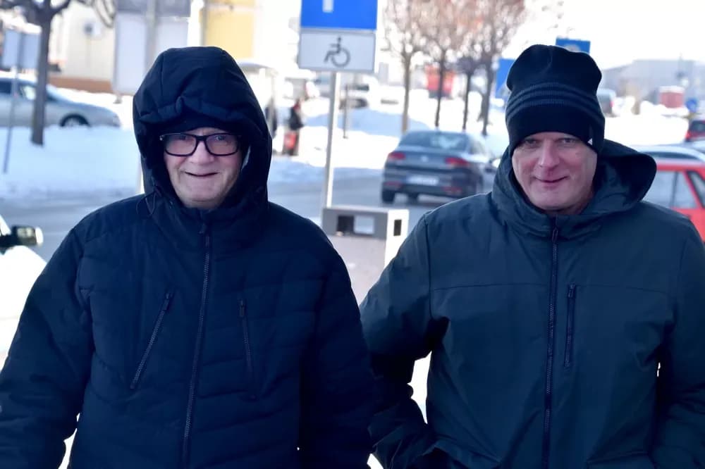 Ledeno jutro okovalo Požegu: Dok se čaplje griju u Veličanki, građani vode bitku sa zamrznutim bravama