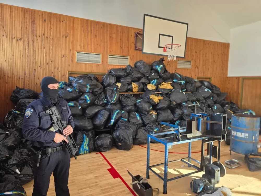Uspješna akcija policije i carine: zapljena duhana i gotovine u Pleternici