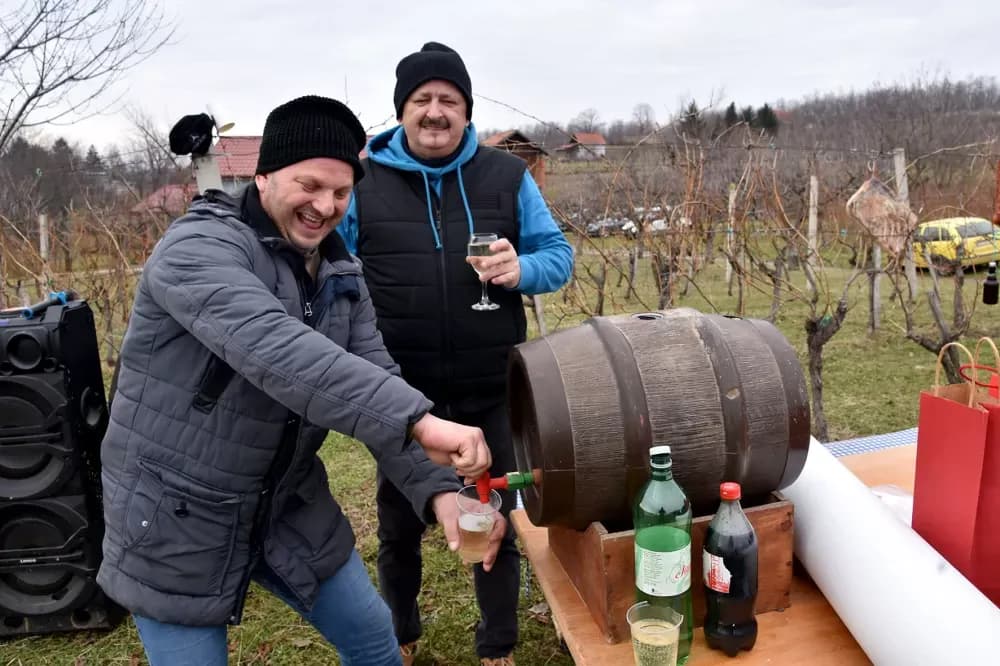 Vincelovo postaje tradicija na Kamenjaku: Blagoslov i vrhunska domaća kapljica