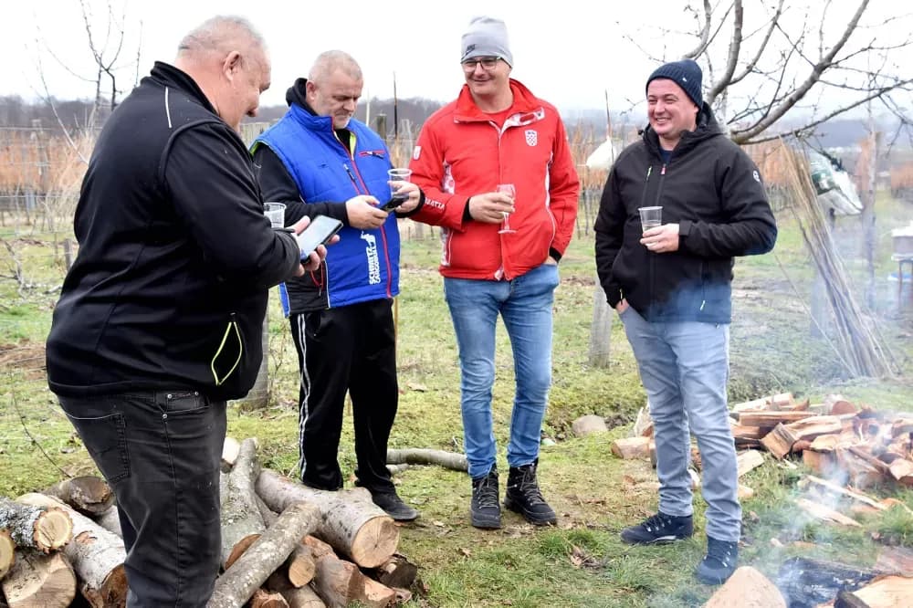 Vincelovo postaje tradicija na Kamenjaku: Blagoslov i vrhunska domaća kapljica