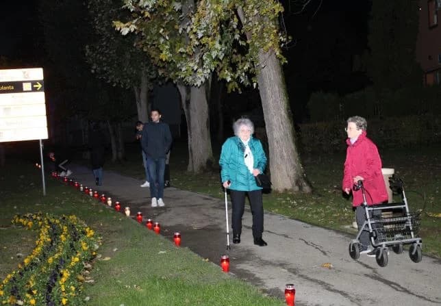 ZA ŽRTVE VUKOVARA I ŠKABRNJE: Sinoć u Pleternici upriličeno u večernjim satima zajedničko paljenje lampiona
