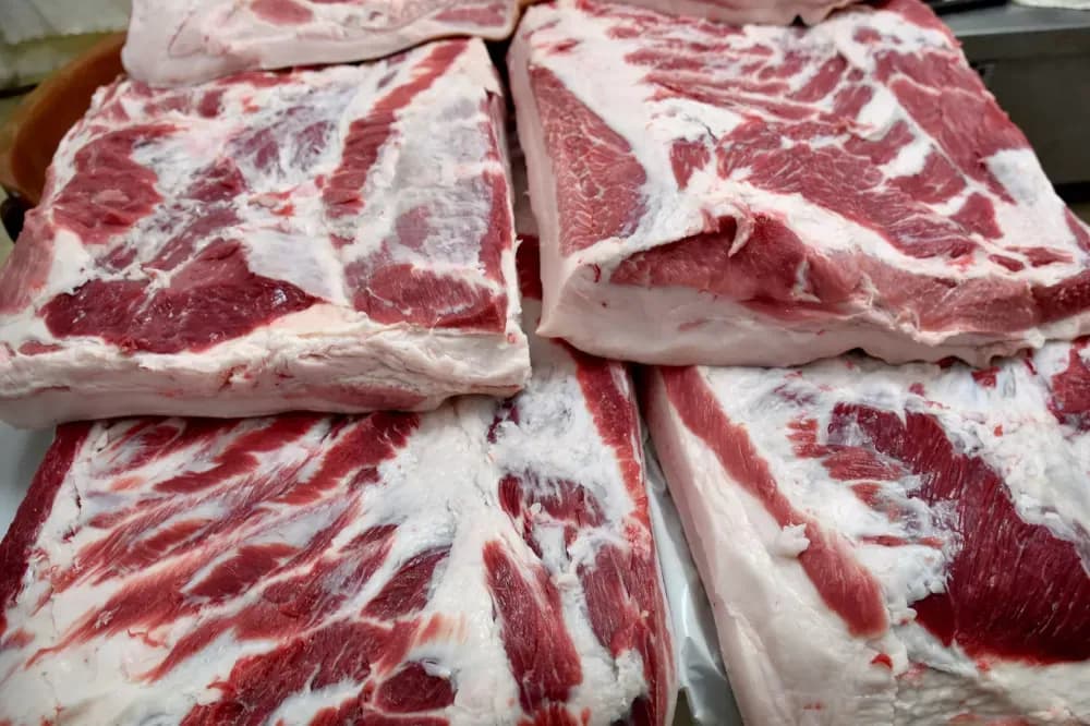 Niske temperature idu na ruku majstorima kulena: Damir Hruška prerađuje stotinu tovljenika iz vlastita uzgoja