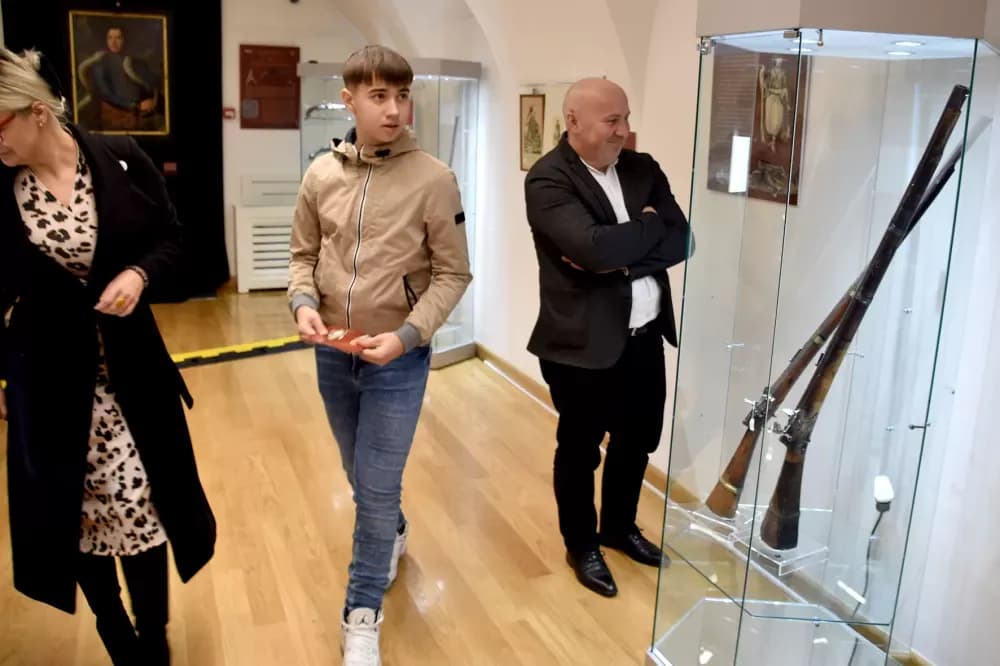 Arsenal koji oduzima dah: Povijesno blago kolekcionara Tomislava Aralice oživjelo u požeškom muzeju