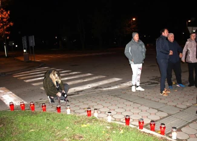 ZA ŽRTVE VUKOVARA I ŠKABRNJE: Sinoć u Pleternici upriličeno u večernjim satima zajedničko paljenje lampiona