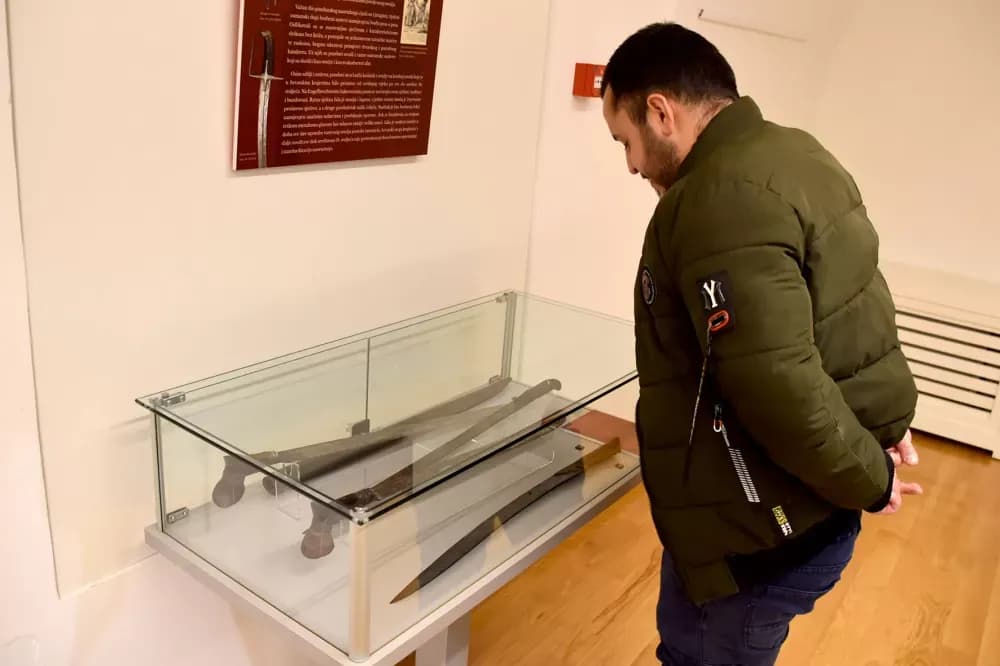 Arsenal koji oduzima dah: Povijesno blago kolekcionara Tomislava Aralice oživjelo u požeškom muzeju