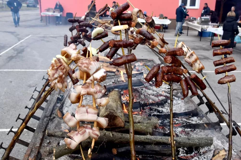 Bitka za najljepši ražanj: Gastronomski spektakl na igralištu u Lukaču