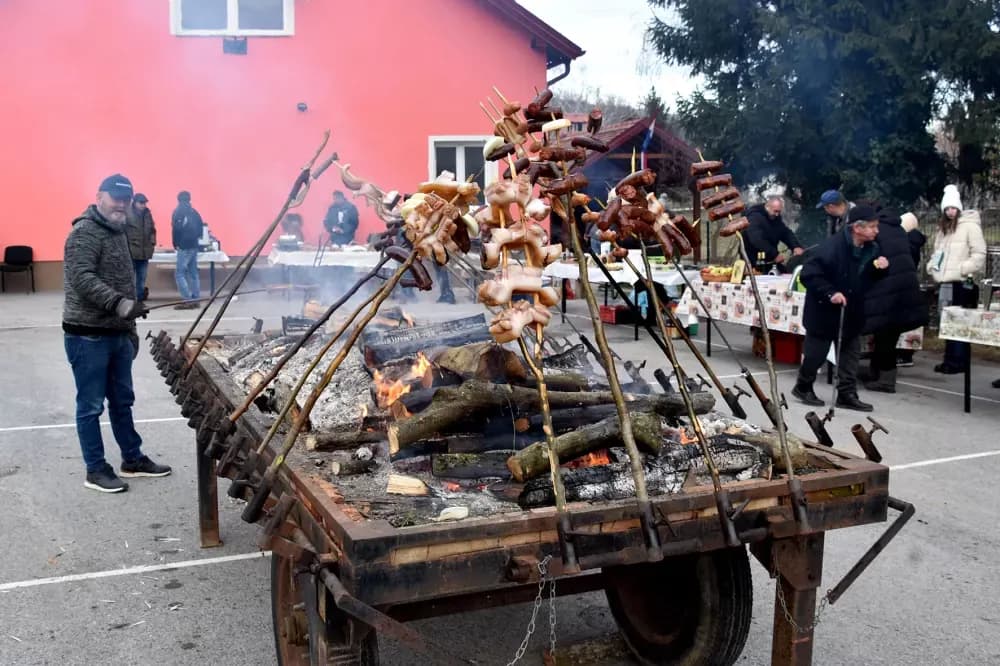 Bitka za najljepši ražanj: Gastronomski spektakl na igralištu u Lukaču