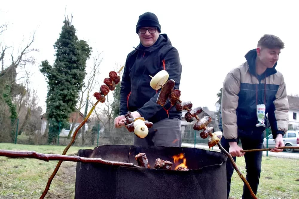 Bitka za najljepši ražanj: Gastronomski spektakl na igralištu u Lukaču