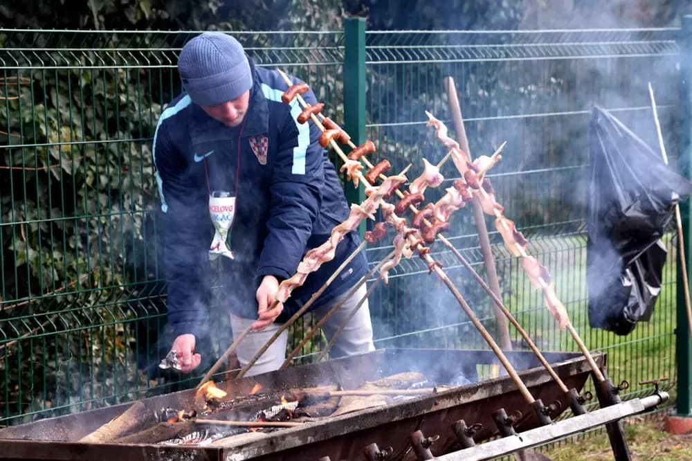 Bitka za najljepši ražanj: Gastronomski spektakl na igralištu u Lukaču
