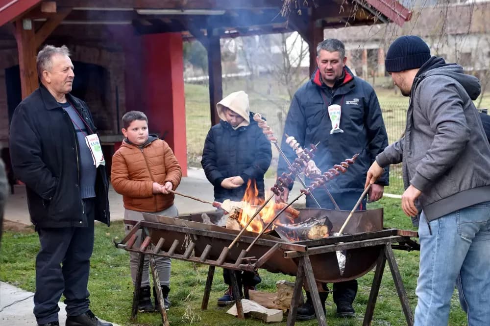 Bitka za najljepši ražanj: Gastronomski spektakl na igralištu u Lukaču