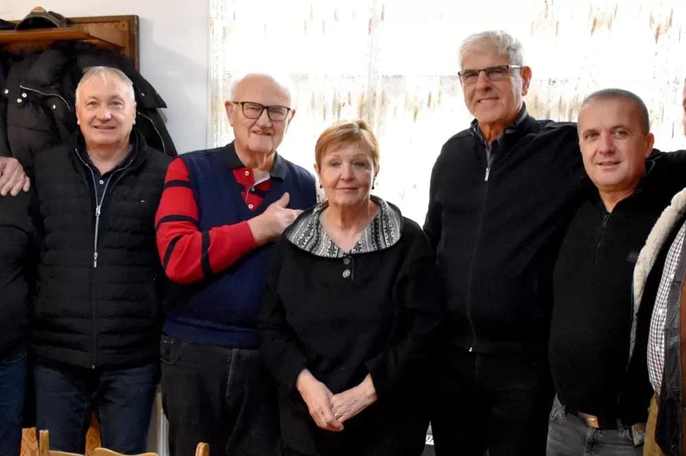 SJEĆANJE NA ĆIRU POŽEŠKOG: Supruga Lovorka i najbliži prijatelji odali počast legendi uoči prve obljetnice smrti