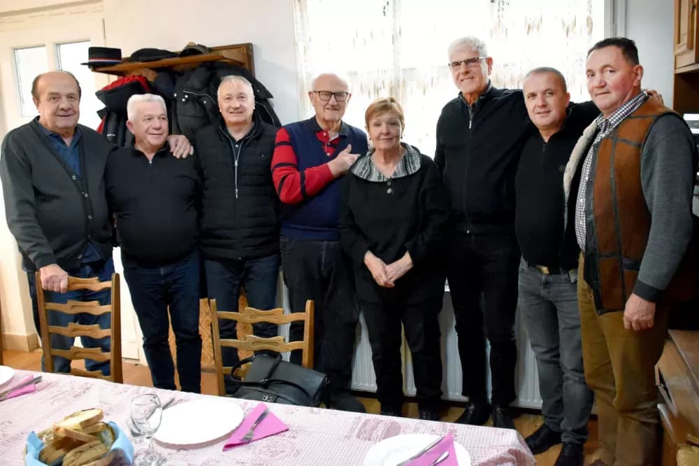 SJEĆANJE NA ĆIRU POŽEŠKOG: Supruga Lovorka i najbliži prijatelji odali počast legendi uoči prve obljetnice smrti
