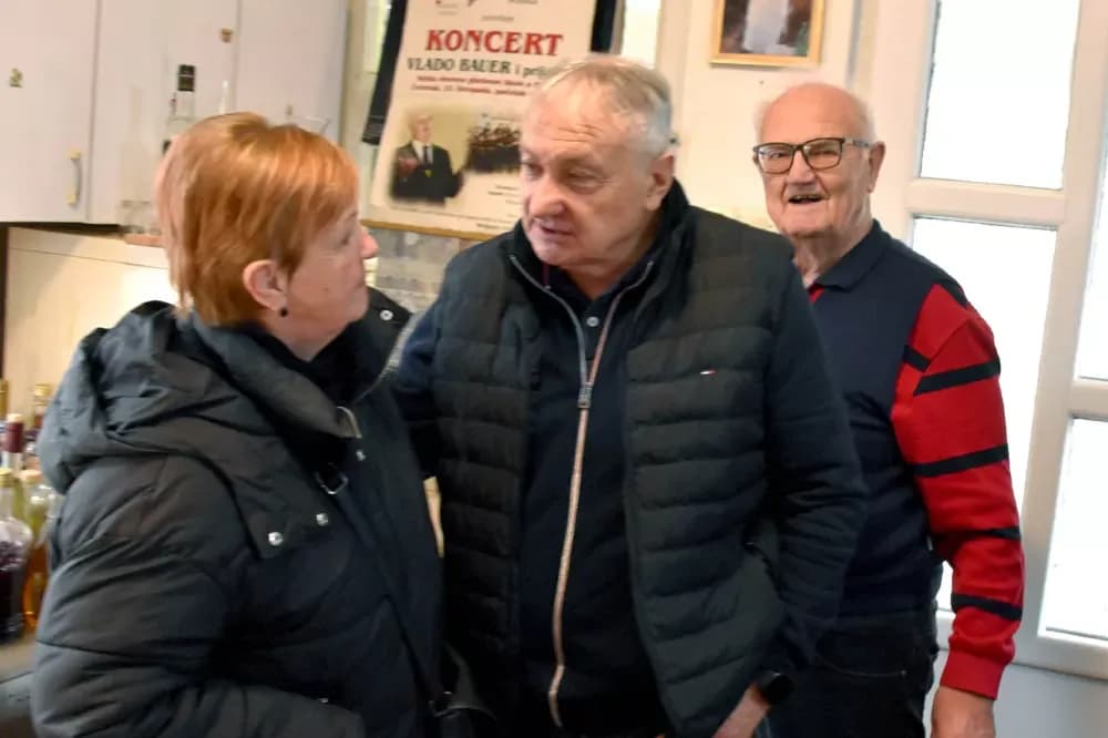 SJEĆANJE NA ĆIRU POŽEŠKOG: Supruga Lovorka i najbliži prijatelji odali počast legendi uoči prve obljetnice smrti